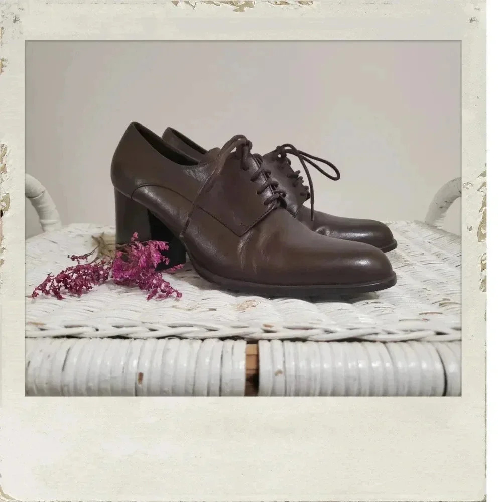 Shoe Strings | Vintage Brown Leather Mid-Century Modern Chunky Block Heel Boots